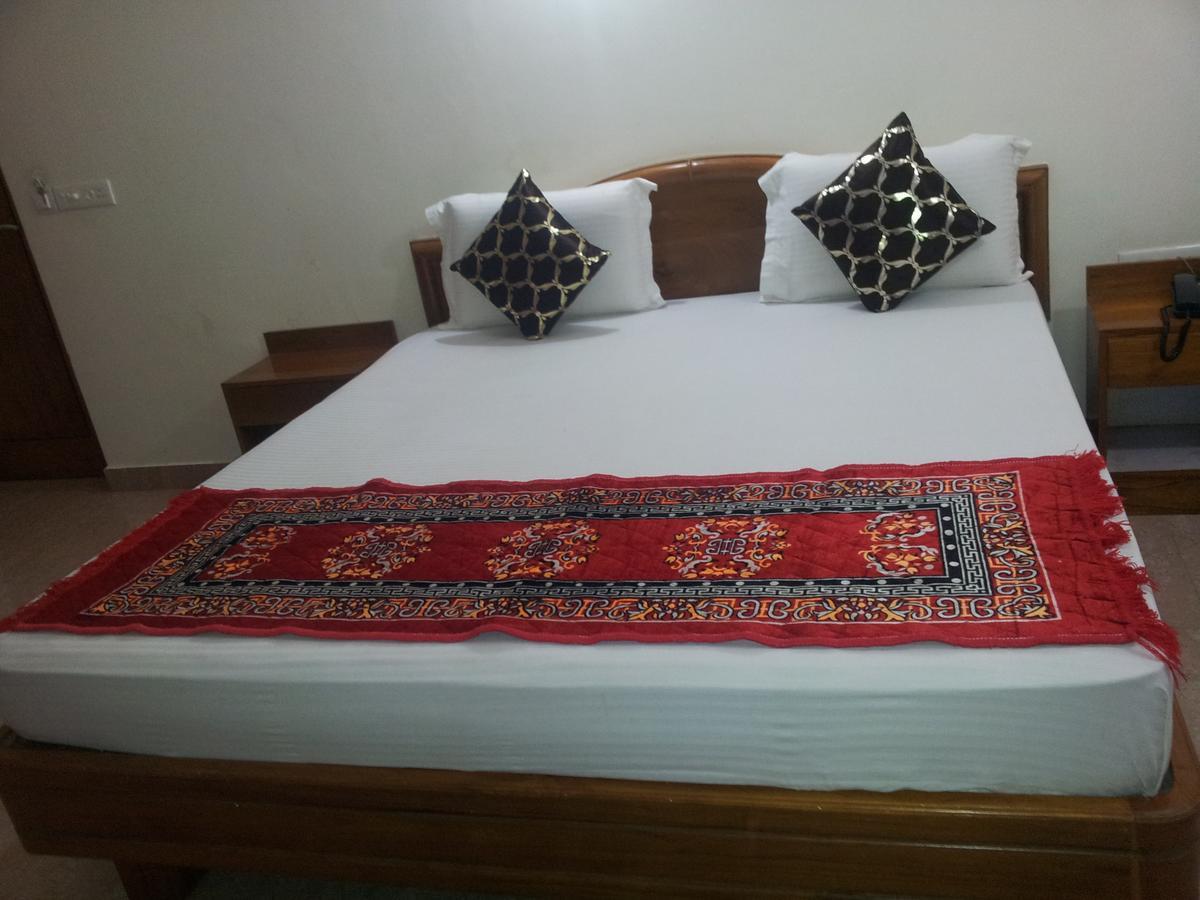 Hotel M J Residency Пури Экстерьер фото